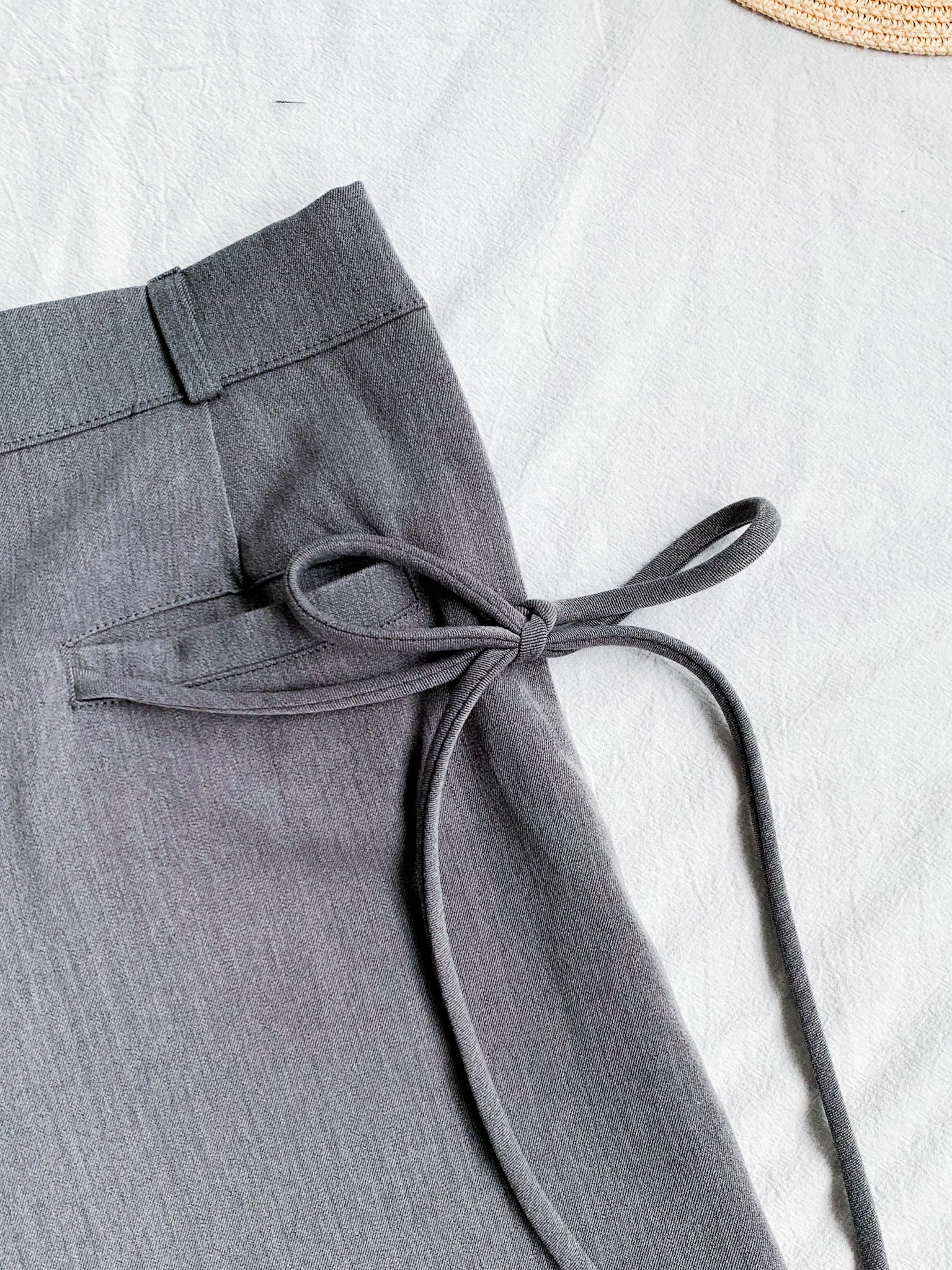 【買一送一】Peachii Wide-Leg Ribbon Pantskirt Grey EA6080