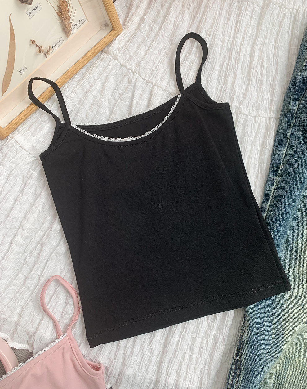 Peachii’s Printed Logo Lace Sleeveless Top black EA1240