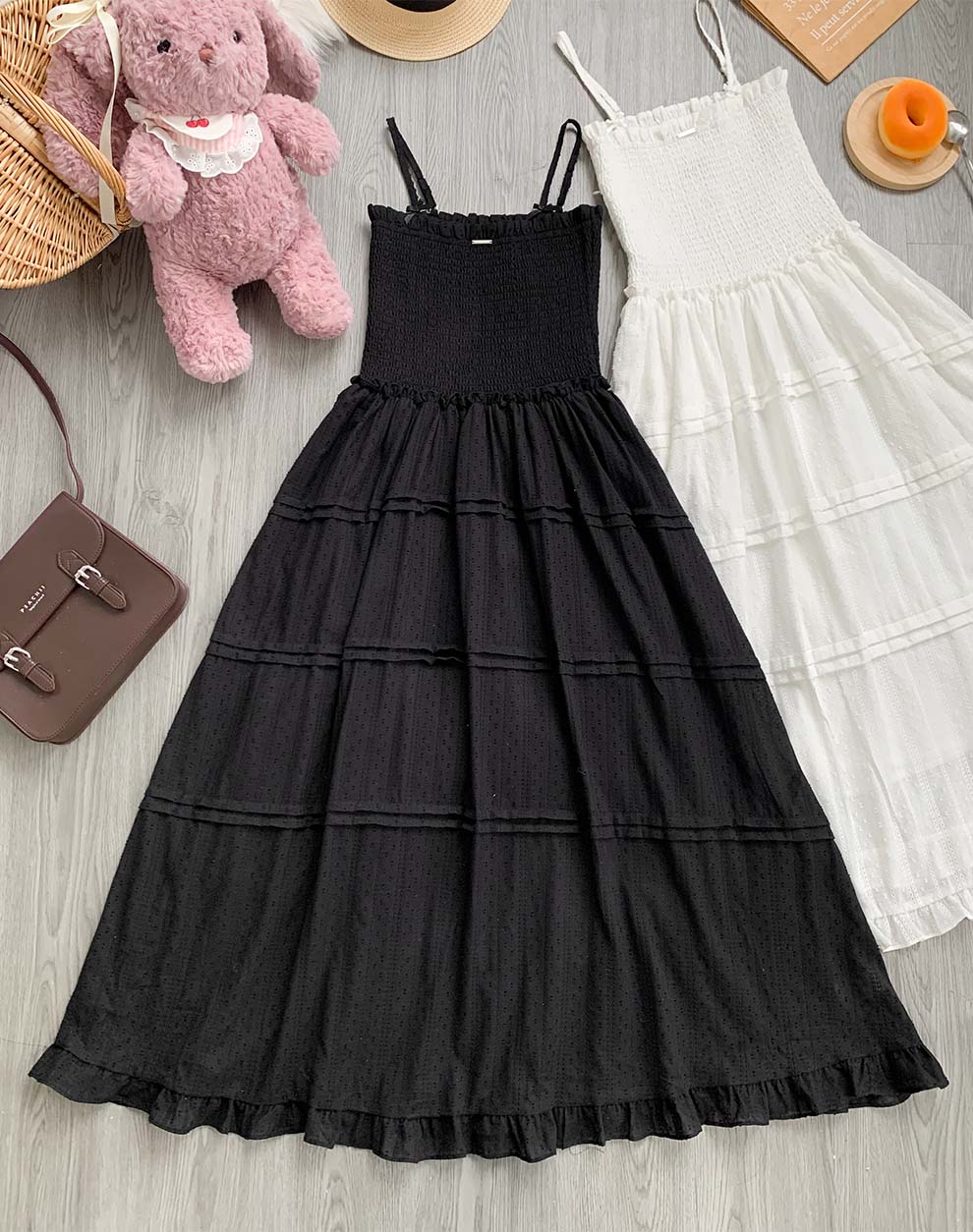 【買一送一】Peachii Iron Plate Logo Tiered Long Dress Black EA2349