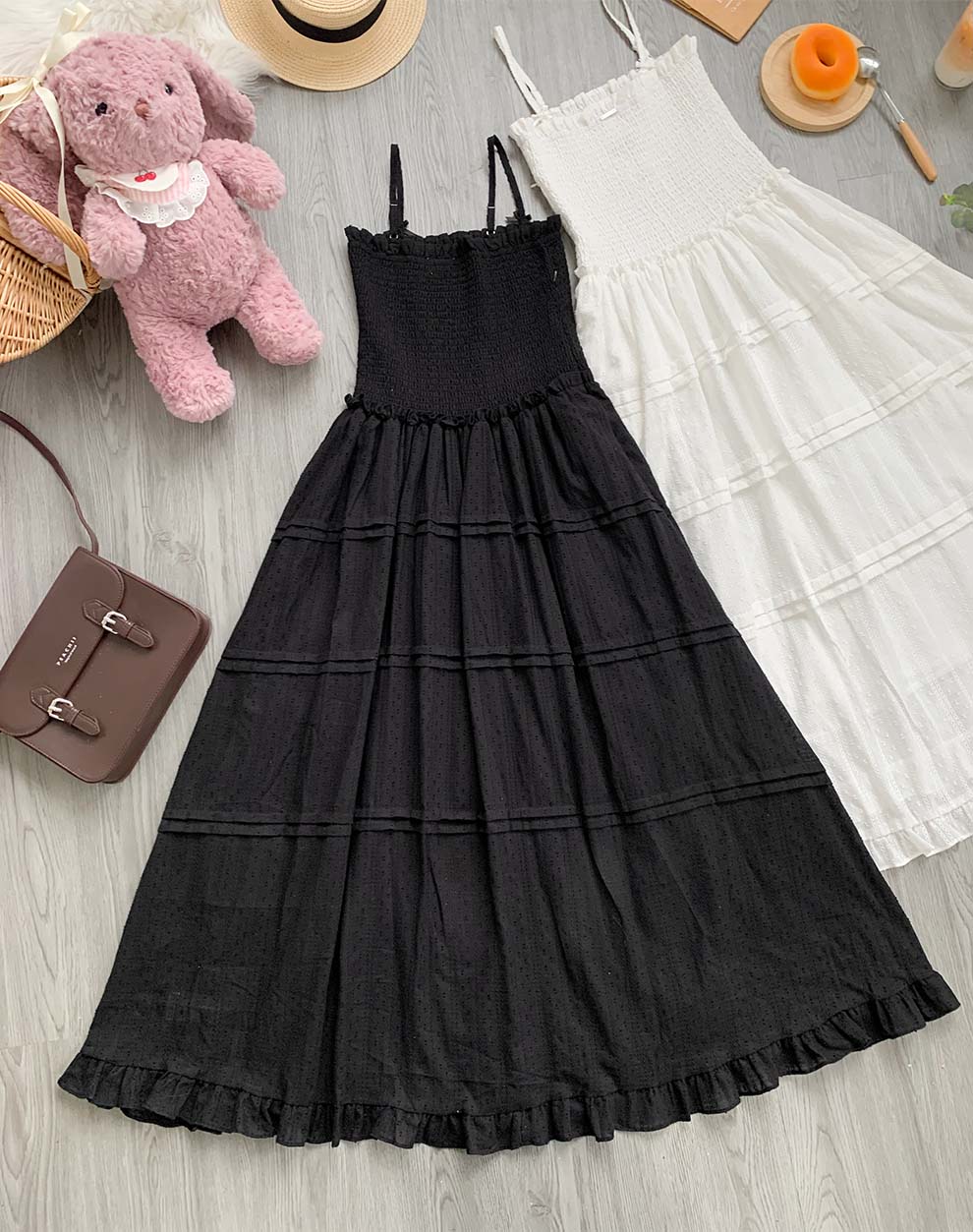 【買一送一】Peachii Iron Plate Logo Tiered Long Dress Black EA2349