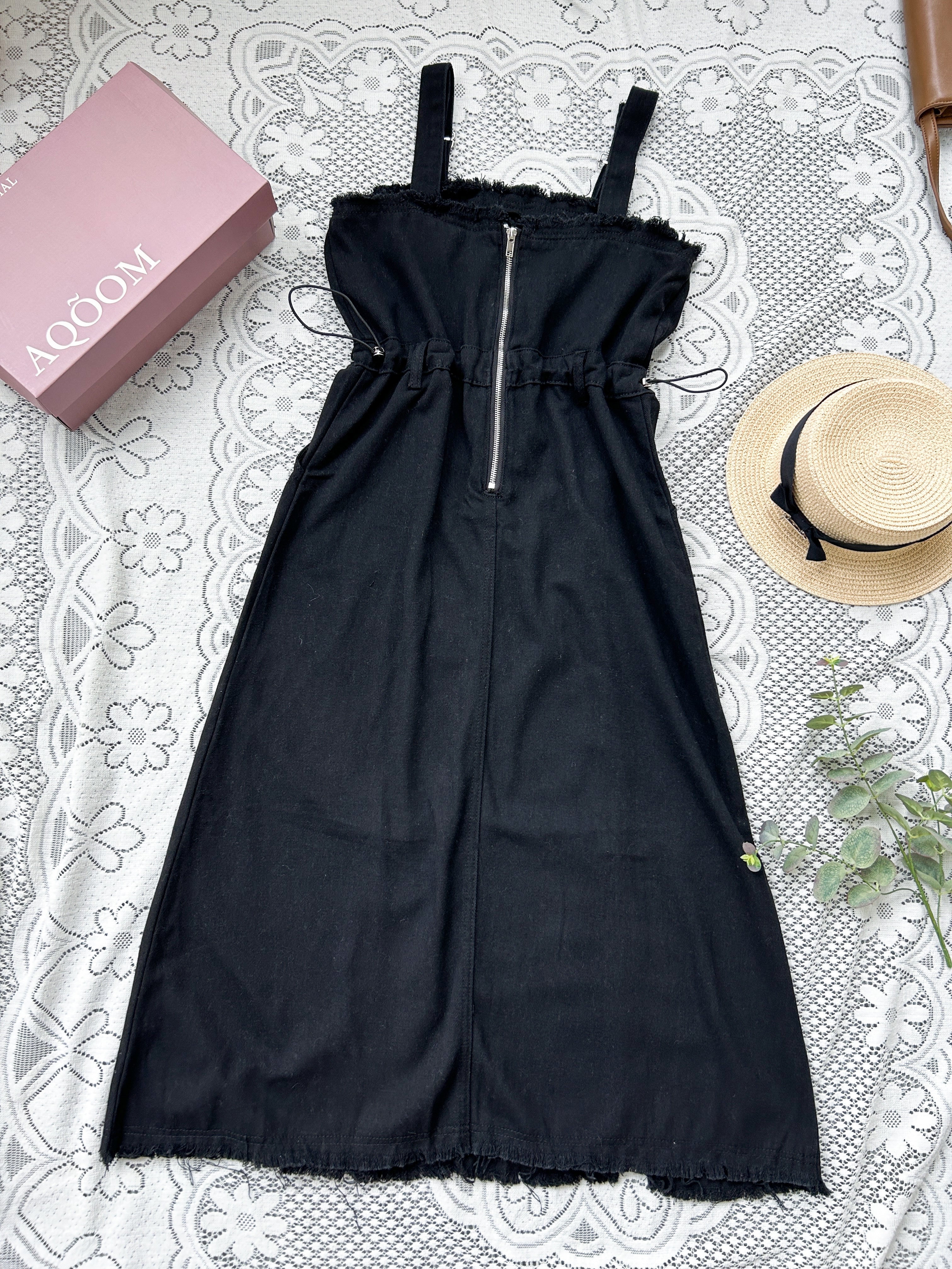 【買一送一】Peachii Drawstring Slit Midi Dress Black EA2370